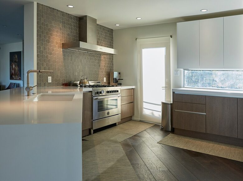 Modernist Hillside Haven with Panoramic LA Views - Los Angeles, California