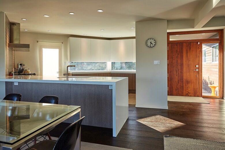 Modernist Hillside Haven with Panoramic LA Views - Los Angeles, California