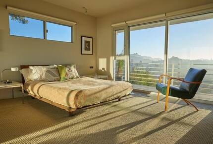 Modernist Hillside Haven with Panoramic LA Views - Los Angeles, California