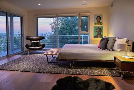 Modernist Hillside Haven with Panoramic LA Views - Los Angeles, California