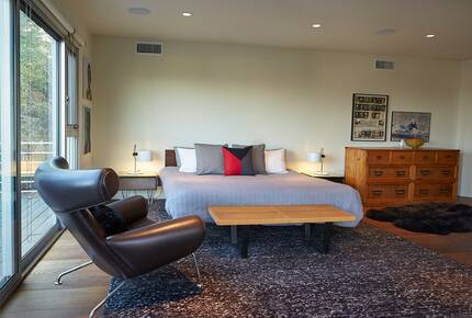 Modernist Hillside Haven with Panoramic LA Views - Los Angeles, California