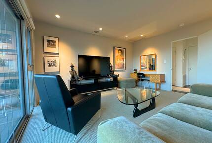 Modernist Hillside Haven with Panoramic LA Views - Los Angeles, California