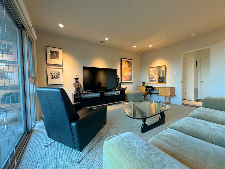 Modernist Hillside Haven with Panoramic LA Views - Los Angeles, California