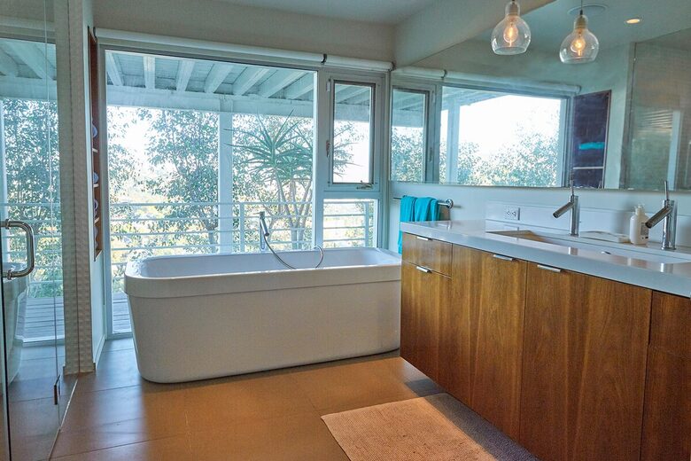 Modernist Hillside Haven with Panoramic LA Views - Los Angeles, California