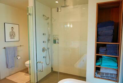 Modernist Hillside Haven with Panoramic LA Views - Los Angeles, California