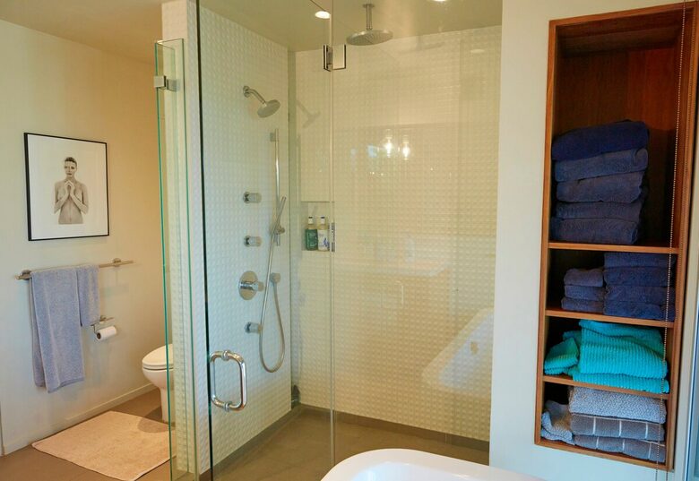 Modernist Hillside Haven with Panoramic LA Views - Los Angeles, California