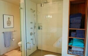 Modernist Hillside Haven with Panoramic LA Views - Los Angeles, California