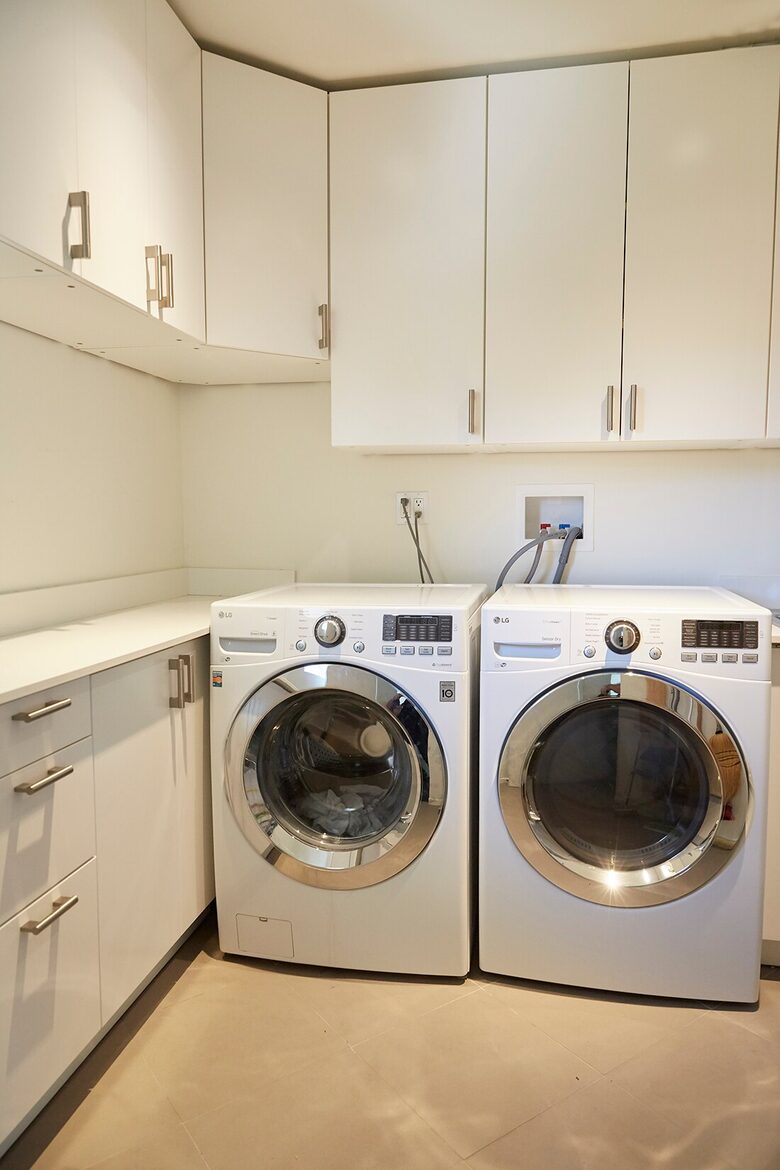 Modernist Hillside Haven with Panoramic LA Views - Los Angeles, California