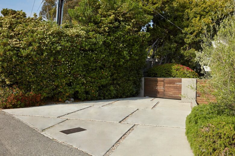 Modernist Hillside Haven with Panoramic LA Views - Los Angeles, California