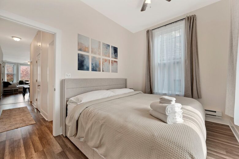 Classic Chicago Comfort Near Wrigley Field - Chicago, Illinois