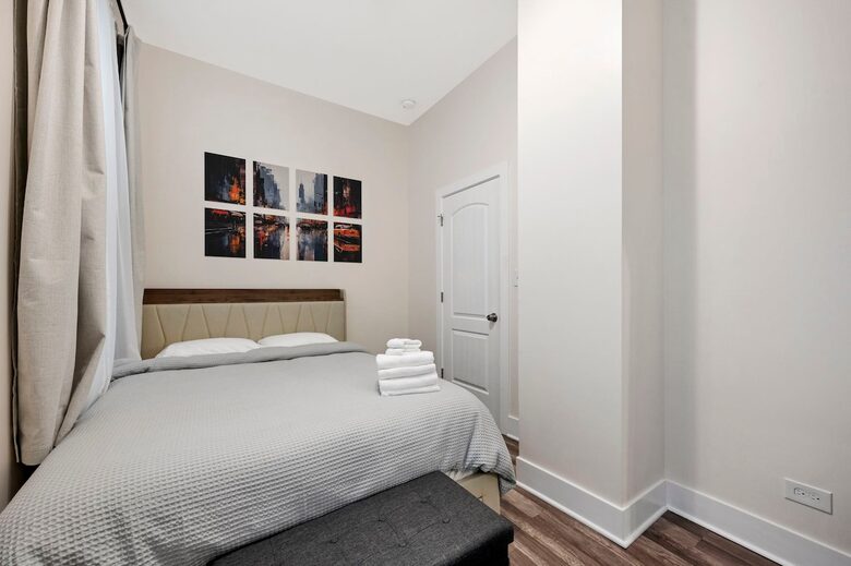 Classic Chicago Comfort Near Wrigley Field - Chicago, Illinois