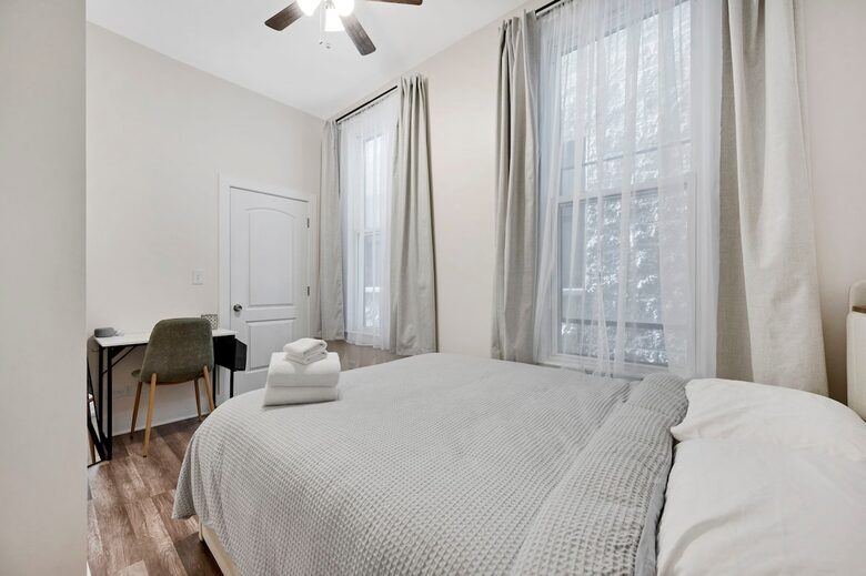 Classic Chicago Comfort Near Wrigley Field - Chicago, Illinois