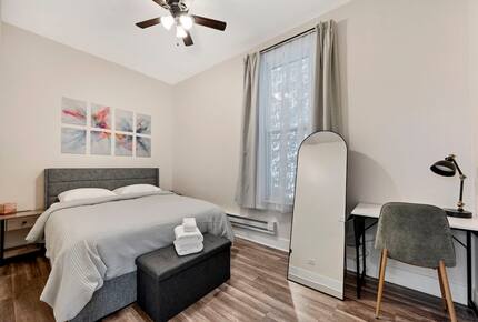 Classic Chicago Comfort Near Wrigley Field - Chicago, Illinois