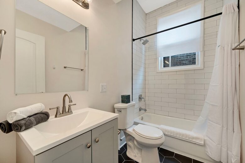 Classic Chicago Comfort Near Wrigley Field - Chicago, Illinois