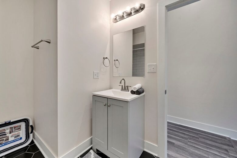 Classic Chicago Comfort Near Wrigley Field - Chicago, Illinois