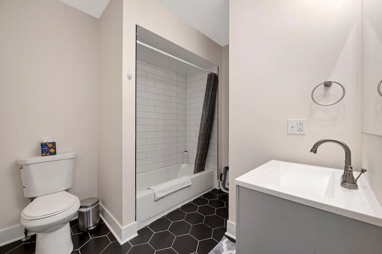 Classic Chicago Comfort Near Wrigley Field - Chicago, Illinois