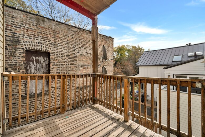 Classic Chicago Comfort Near Wrigley Field - Chicago, Illinois