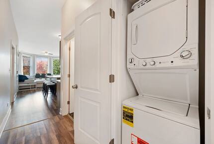 Classic Chicago Comfort Near Wrigley Field - Chicago, Illinois