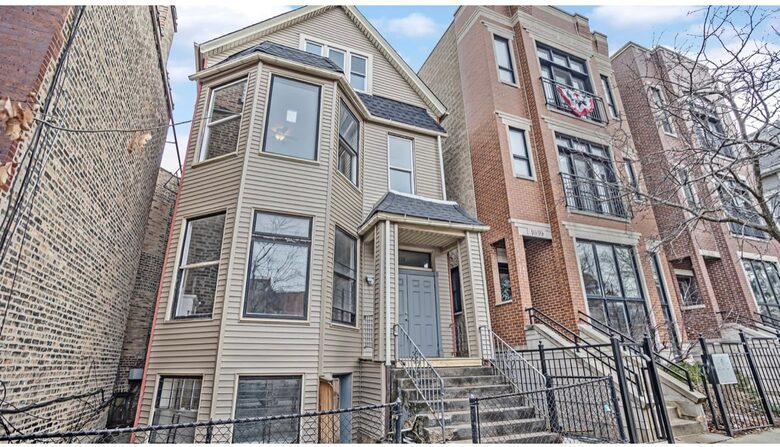 Classic Chicago Comfort Near Wrigley Field - Chicago, Illinois