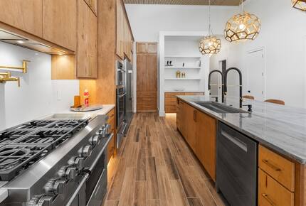 Luxury Brookside Retreat with Pool & Hot Tub - Tulsa, Oklahoma