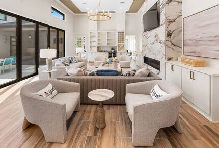 Luxury Brookside Retreat with Pool & Hot Tub - Tulsa, Oklahoma