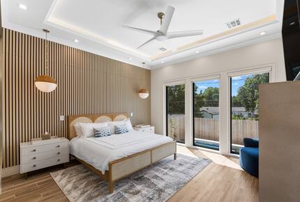 Luxury Brookside Retreat with Pool & Hot Tub - Tulsa, Oklahoma