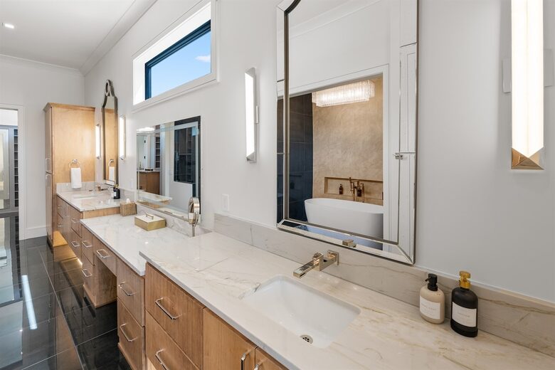 Luxury Brookside Retreat with Pool & Hot Tub - Tulsa, Oklahoma