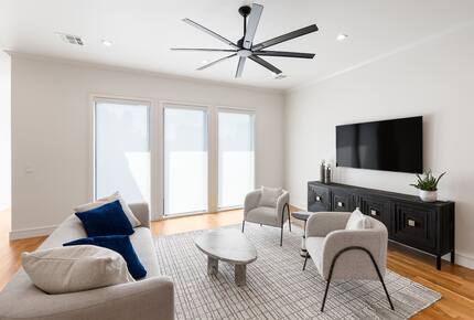 Luxury Brookside Retreat with Pool & Hot Tub - Tulsa, Oklahoma