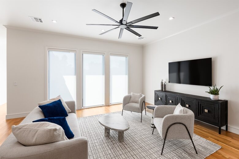 Luxury Brookside Retreat with Pool & Hot Tub - Tulsa, Oklahoma