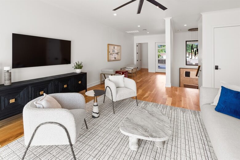 Luxury Brookside Retreat with Pool & Hot Tub - Tulsa, Oklahoma