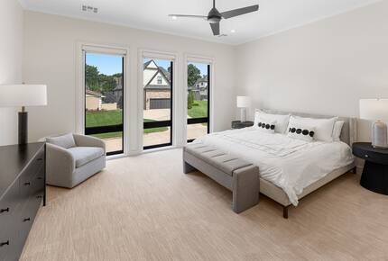 Luxury Brookside Retreat with Pool & Hot Tub - Tulsa, Oklahoma