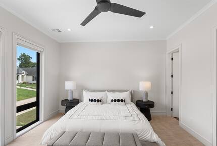 Luxury Brookside Retreat with Pool & Hot Tub - Tulsa, Oklahoma