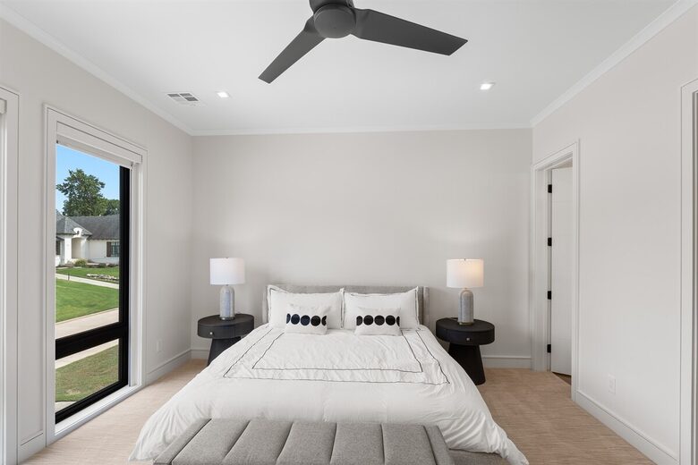 Luxury Brookside Retreat with Pool & Hot Tub - Tulsa, Oklahoma