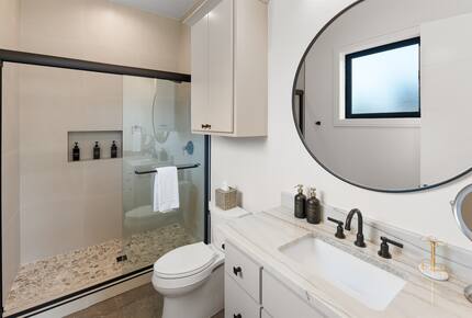 Luxury Brookside Retreat with Pool & Hot Tub - Tulsa, Oklahoma