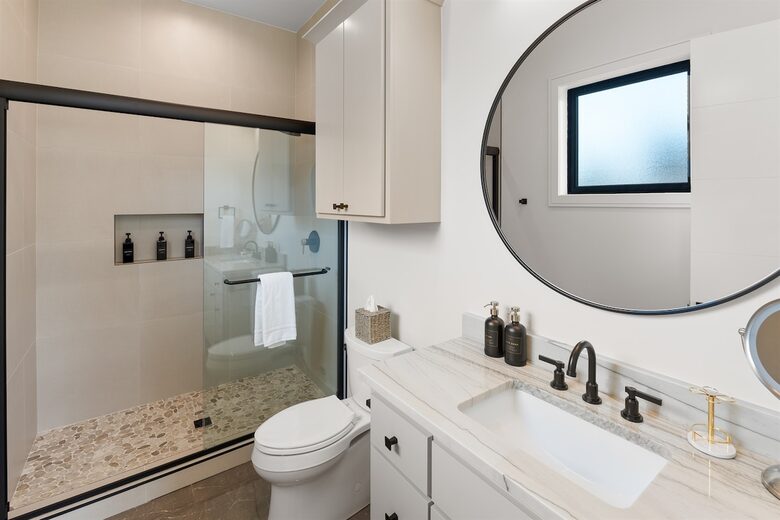 Luxury Brookside Retreat with Pool & Hot Tub - Tulsa, Oklahoma