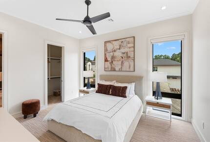 Luxury Brookside Retreat with Pool & Hot Tub - Tulsa, Oklahoma