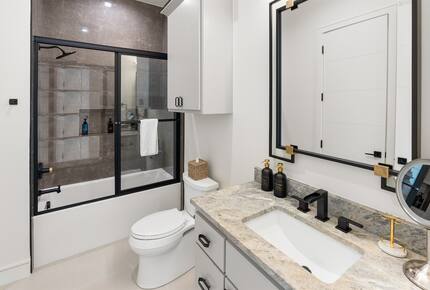 Luxury Brookside Retreat with Pool & Hot Tub - Tulsa, Oklahoma