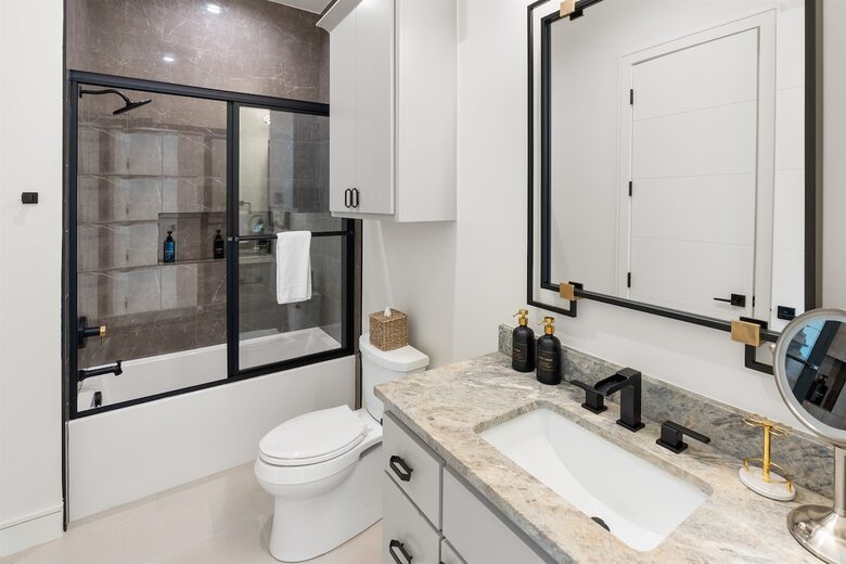 Luxury Brookside Retreat with Pool & Hot Tub - Tulsa, Oklahoma