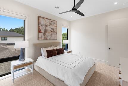 Luxury Brookside Retreat with Pool & Hot Tub - Tulsa, Oklahoma