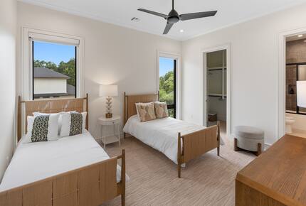 Luxury Brookside Retreat with Pool & Hot Tub - Tulsa, Oklahoma