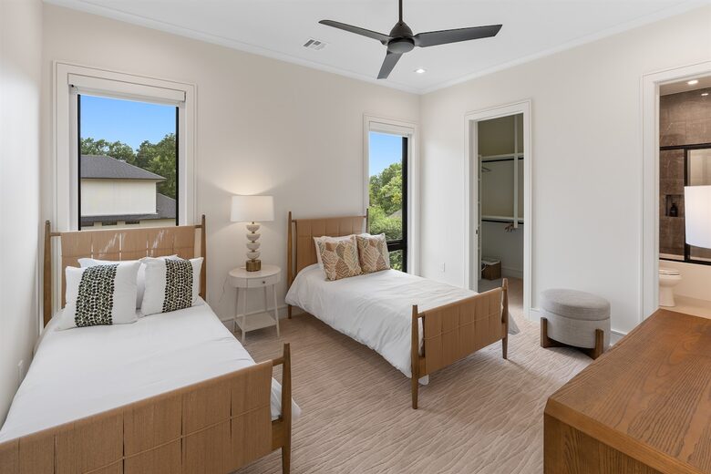 Luxury Brookside Retreat with Pool & Hot Tub - Tulsa, Oklahoma