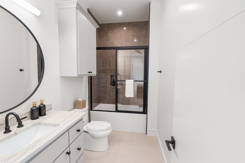 Luxury Brookside Retreat with Pool & Hot Tub - Tulsa, Oklahoma