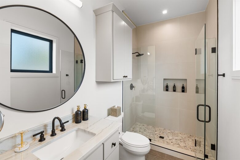 Luxury Brookside Retreat with Pool & Hot Tub - Tulsa, Oklahoma