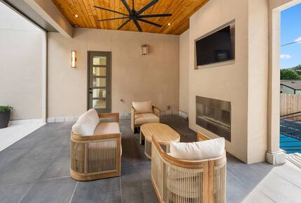 Luxury Brookside Retreat with Pool & Hot Tub - Tulsa, Oklahoma