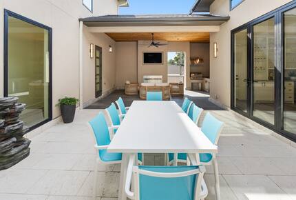 Luxury Brookside Retreat with Pool & Hot Tub - Tulsa, Oklahoma