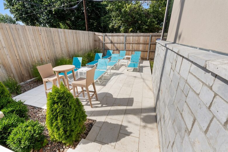 Luxury Brookside Retreat with Pool & Hot Tub - Tulsa, Oklahoma