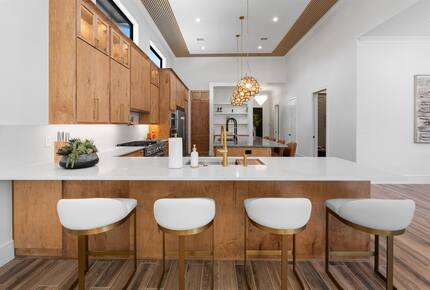 Luxury Brookside Retreat with Pool & Hot Tub - Tulsa, Oklahoma