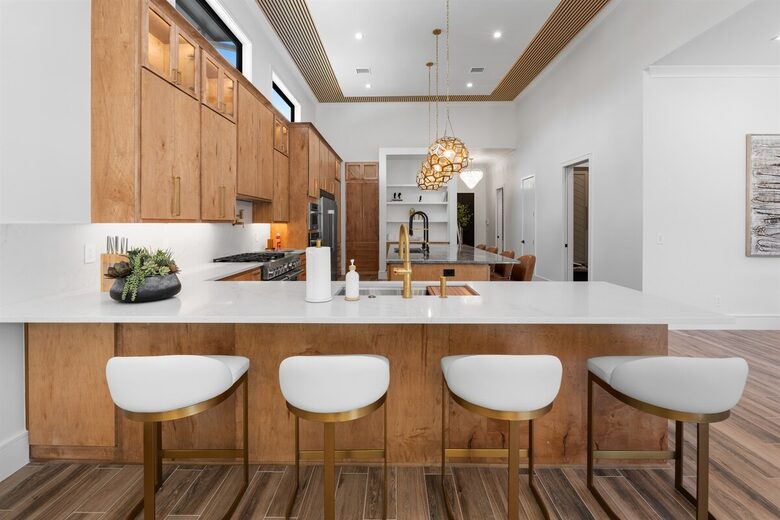 Luxury Brookside Retreat with Pool & Hot Tub - Tulsa, Oklahoma