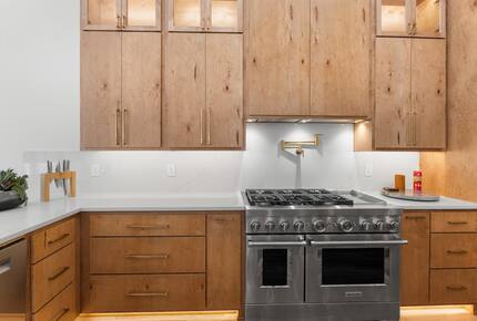 Luxury Brookside Retreat with Pool & Hot Tub - Tulsa, Oklahoma