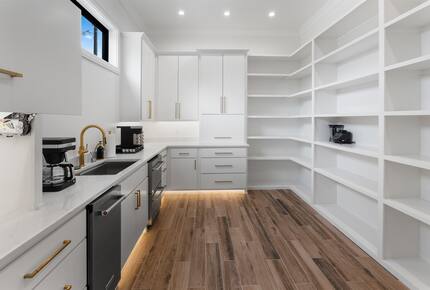 Luxury Brookside Retreat with Pool & Hot Tub - Tulsa, Oklahoma